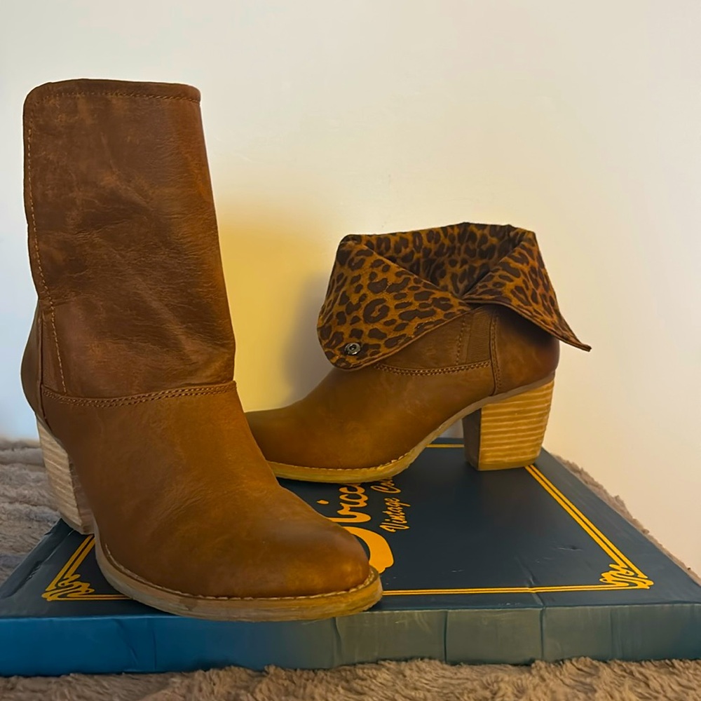 Tan/leopard boots with heel size 6